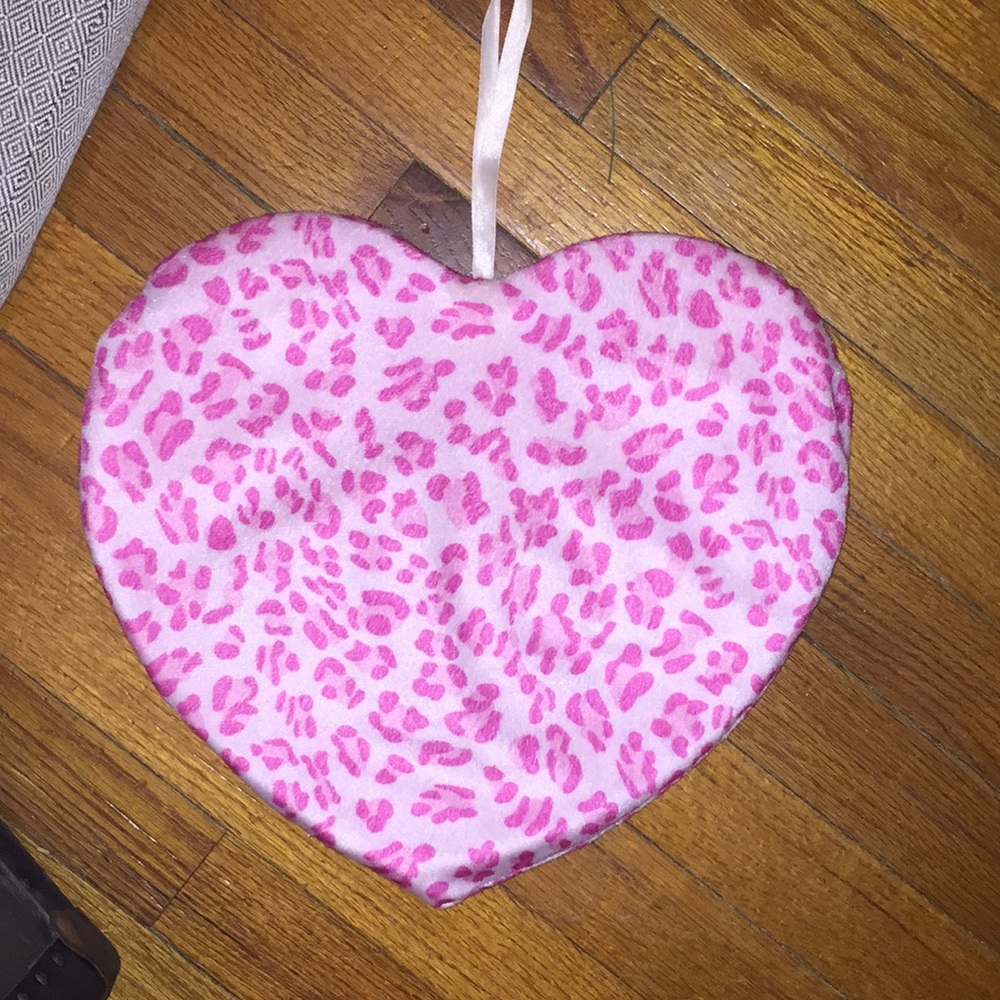 Inflatable heart decoration